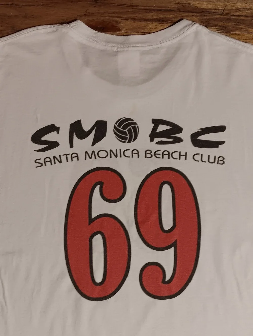 Vintage Santa Monica Beach Club 69 t-shirt volleyball surfing weightlifting
